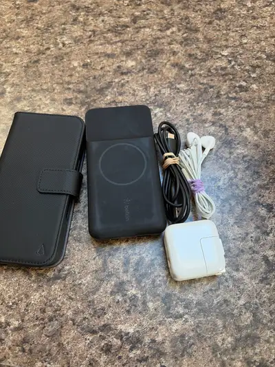 Selling a bundle of iphone 17 stuff. 1. Tuff 8 iphone 17 wallet with removable case 2. Usb-c apple b...