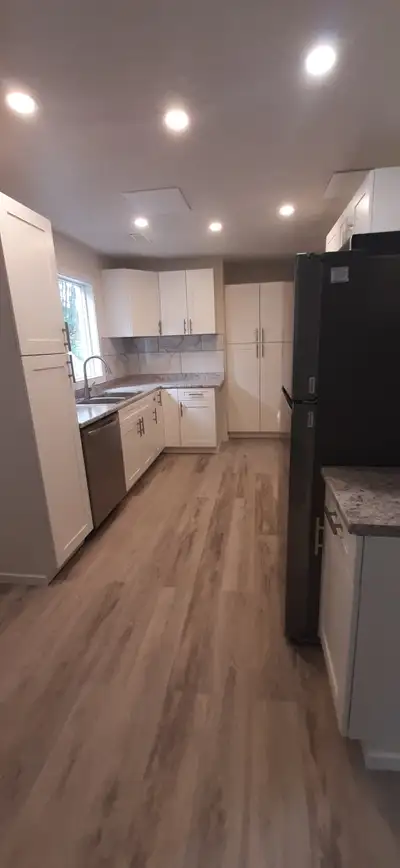 LARGE 3 BDRMS SUITE PLUS LARGE STORAGE ROOM. COLLEGE HEIGHTS.