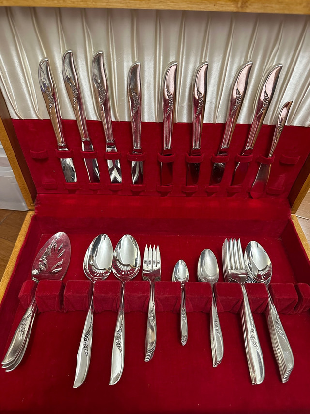 49 pieces Jennifer Ada 				
Silver flatware set W.m A Rogers Sec in Kitchen & Dining Wares in Oakville / Halton Region