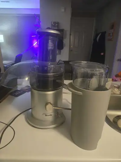 Breville juicer barely used, almost like new, View more