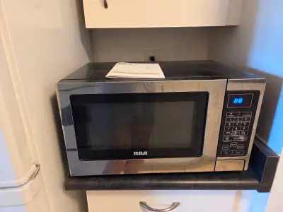 RCA RMW927 Microwave Oven - 900W, View more