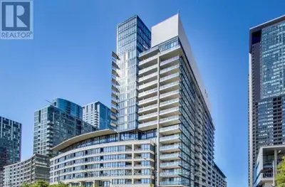 Welcome to this bright and spacious 2-bedroom + den, 2-bathroom residence located on the 19th floor,...