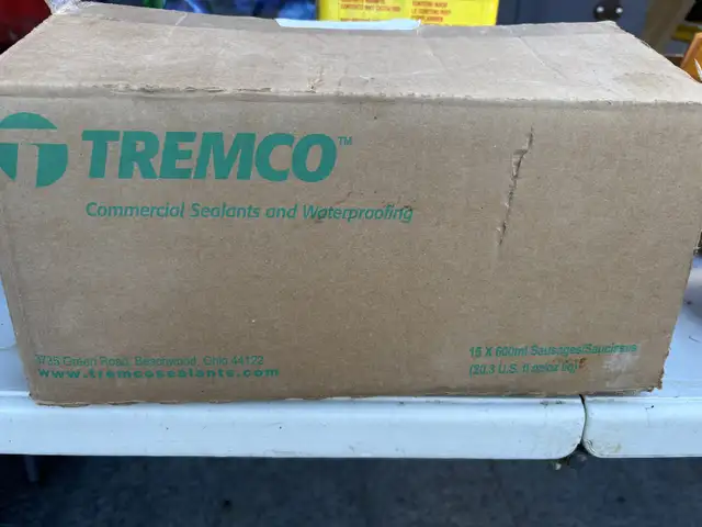 Tremco Dymonic FC Sealant in Other in City of Toronto - Image 2