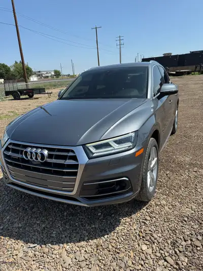 2015 Audi Q8 170000. Runs and drives great ! Has a alot of features 2.0L Turbocharged 4-cylinder eng...