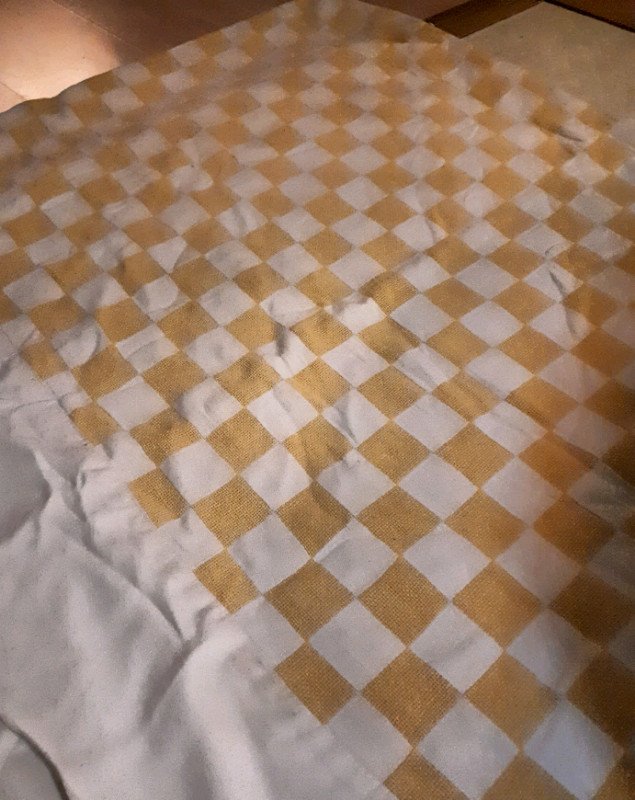 Heavyweight Marble Checkerboard picnick 

 in Bedding in Gatineau - Image 2