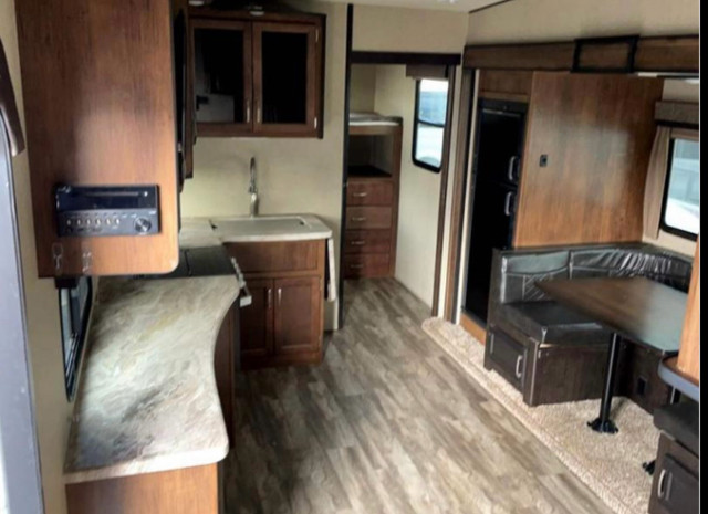 2019 Grand design reflection fifth wheel with bunkhouse in Travel Trailers & Campers in St. Albert - Image 3