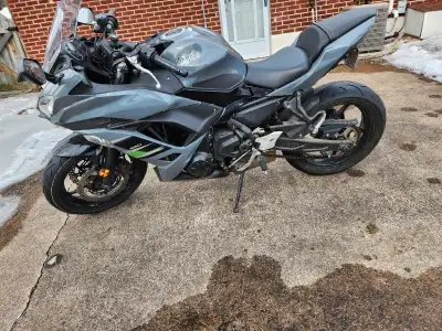 Located in Petawawa Priced at $7000 Im selling my 2018 Kawasaki Ninja 650 ABS, a sport touring model...