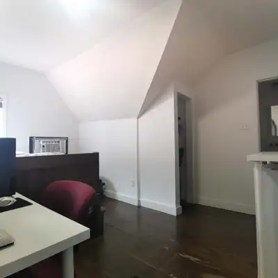 Location: 83 Spadina Ave (Downtown Toronto) Type: Studio with separated shower and bathroom Rent: $1...