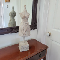 HOMCOM Female Mannequin Tailor Dress Form Torso Dressmaker Display w/  Tripod Stand (S)