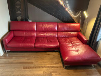 Divant sectionnel rouge en cuir / Red Sectional Leather Sofa