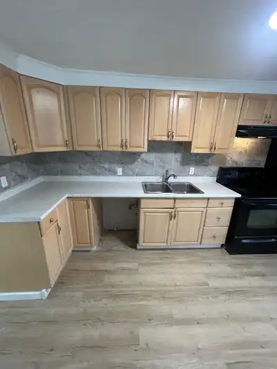 Move-in ready this May! This well-maintained 2-bedroom, 1-bathroom home is ideally located in Windso...