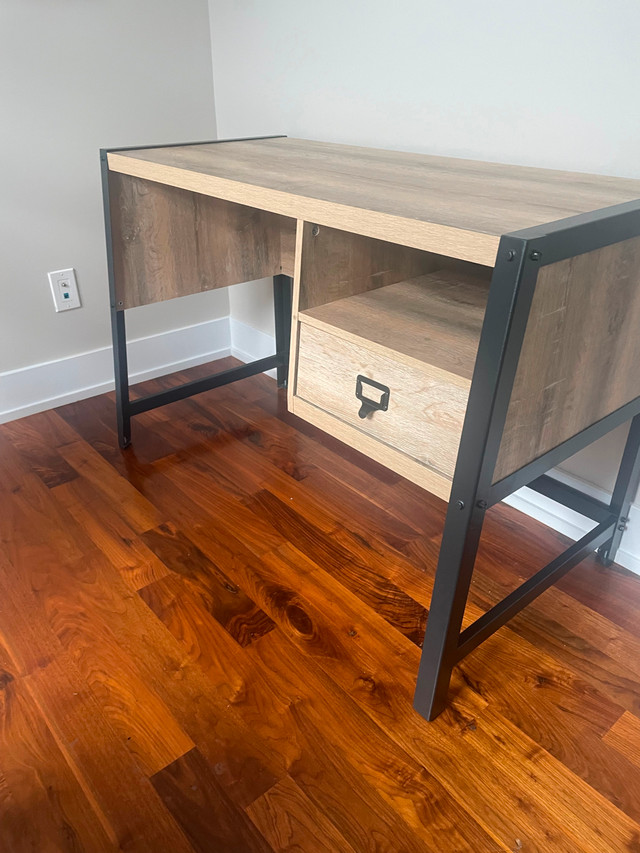 sturdy desk with drawer in Desks in Ottawa