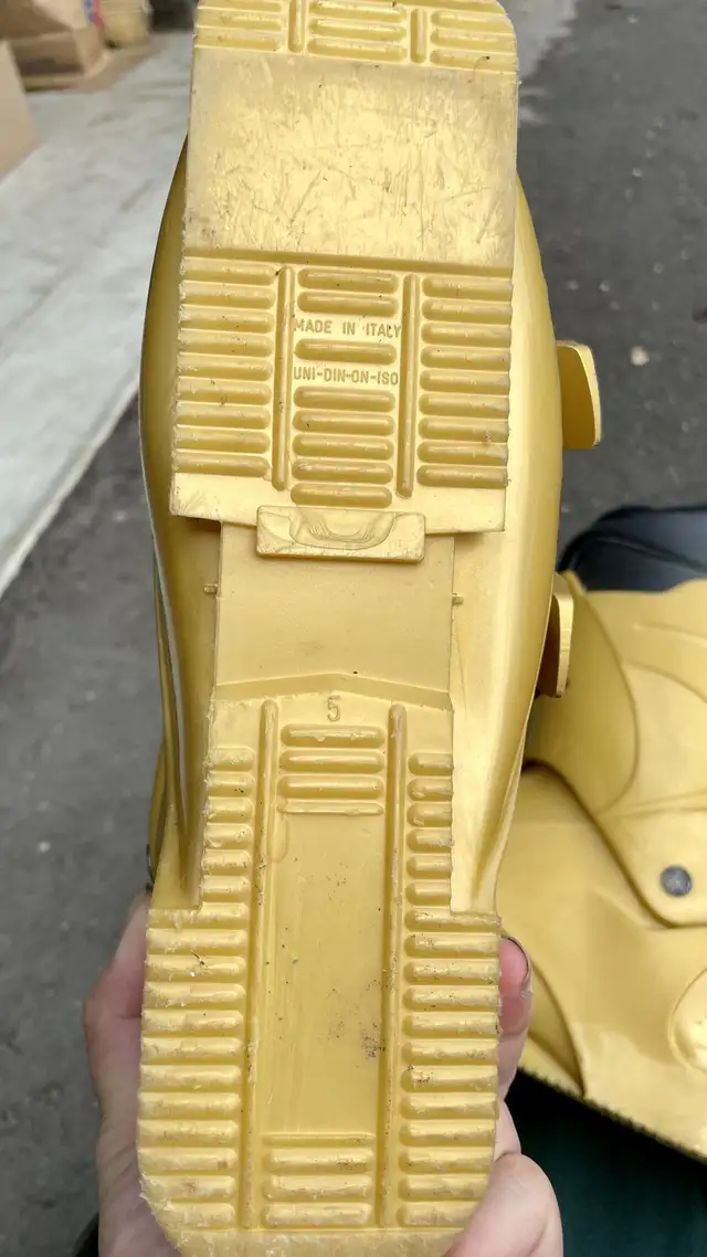 Rossignol Elite Pro 1 Gold Ski Boots Men’s 5 or Women’s 6 in Ski in Markham / York Region - Image 7
