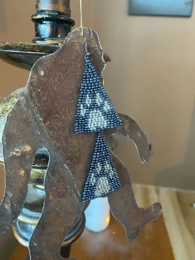 Bead work Indigenous handmade in Hobbies & Crafts in Strathcona County - Image 6