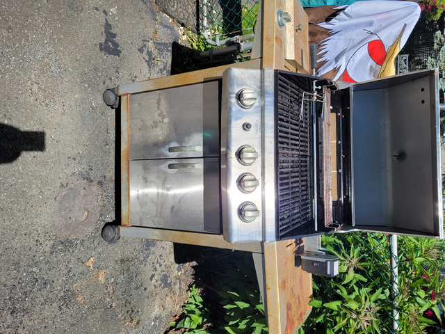 BBQ Barbeque Large in BBQs & Outdoor Cooking in City of Halifax - Image 2