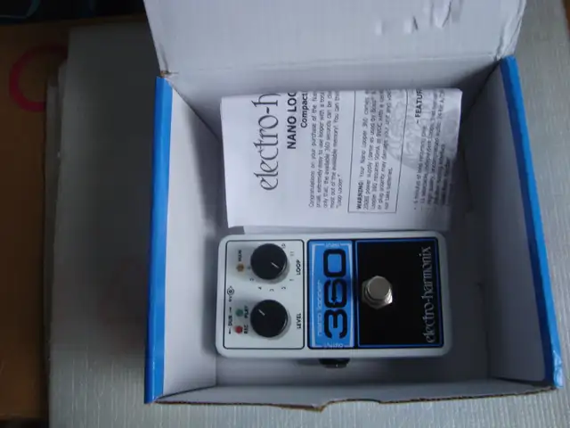 EHX Electro harmonix pedals/ehx us9dc adapter in Amps & Pedals in Ottawa - Image 3