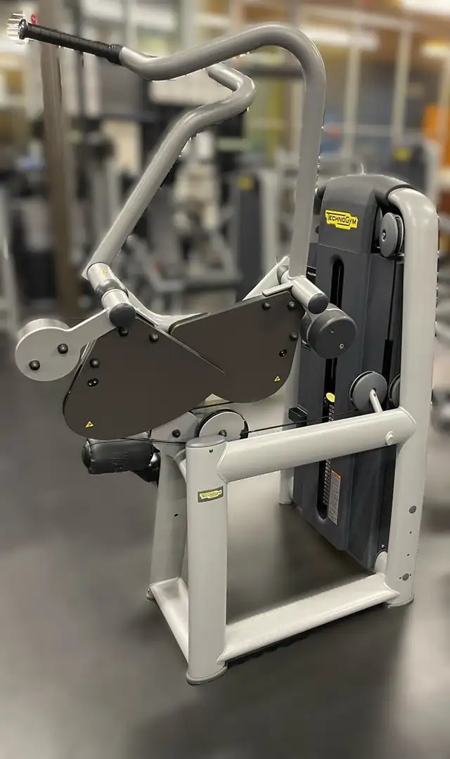 Technogym Pulldown in Exercise Equipment in Delta/Surrey/Langley - Image 2
