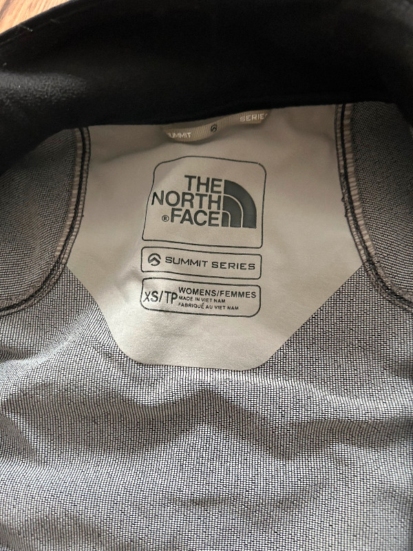 North face jacket size extra small in Women's - Tops & Outerwear in Ottawa - Image 2