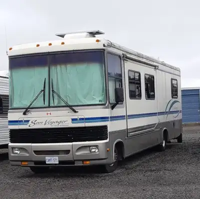 F53 Ford Chassis, 460 Ford Engine, GVW 7718 kg. Full Bathroom. 3 Burner Stove, Oven, Fridge, Microwa...