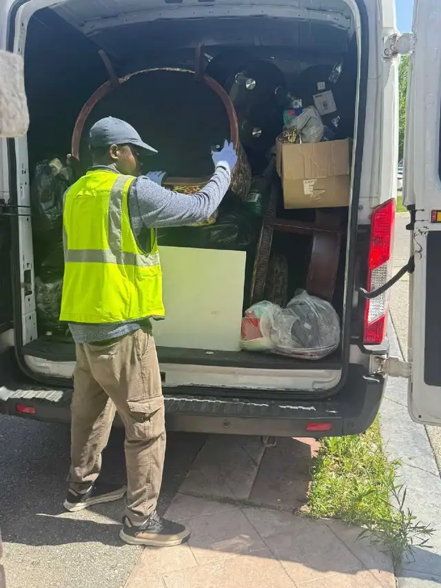 Reloqate Moving Logistics566084238867834884
