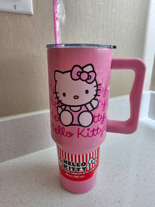 NEW Hello Kitty Pink Gradient 40oz Tumbler with Handle & Straw in Kitchen & Dining Wares in Markham / York Region