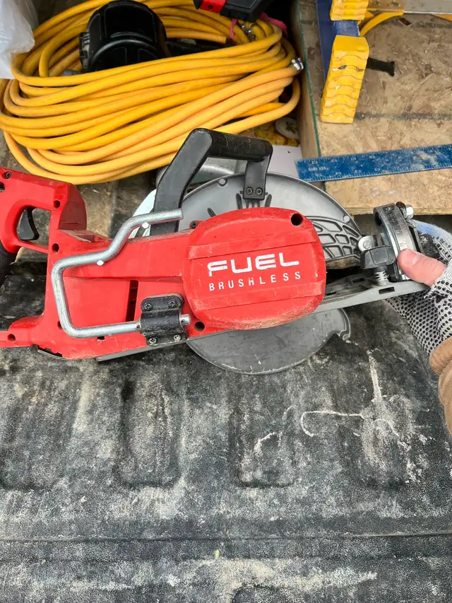 Milwaukee 7 1/4 Rear Handle Circular Saw in Power Tools in Oakville / Halton Region - Image 5