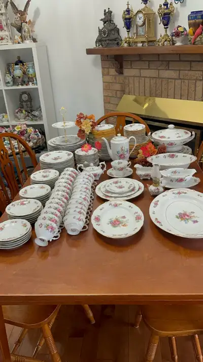 Vintage 1940+ discontinued floral dinner set serving Up to 22 pe, View more