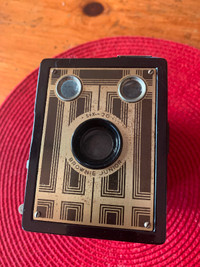 KODAK BROWNIE  JUNIOR  CAMERA