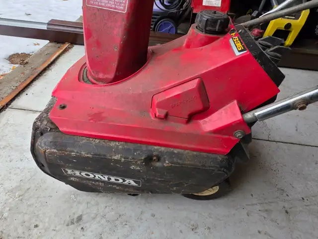 Honda HS35 Snow Blower AS IS in Snowblowers in Windsor Region - Image 6