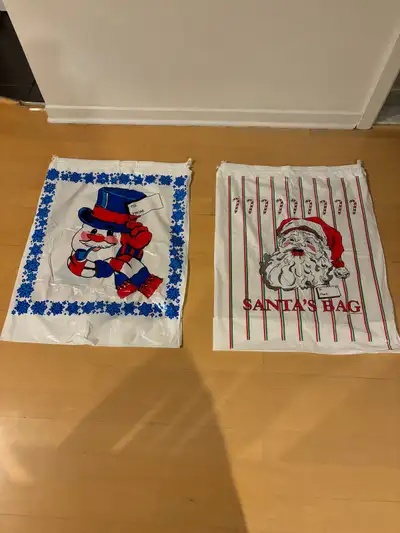 XL Christmas Gift Bags & Door Sign - Sacs Cadeaux Noël & Affiche, View more
