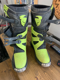 Youth size 7 Thor motocross boots