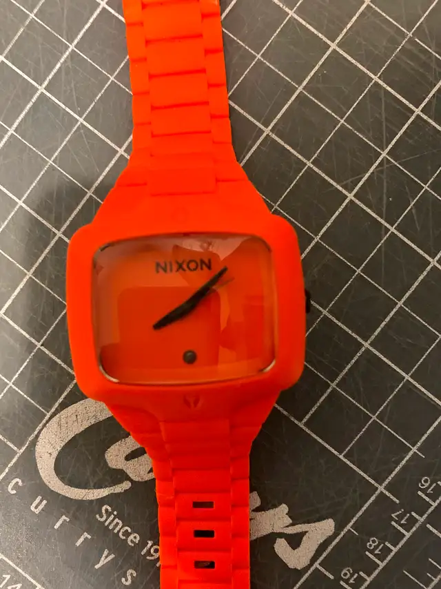 Orange NIXON sport watches, excellent condition62863737961602123