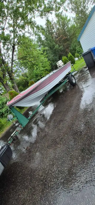 -Chaloupe 14 en fibre de verre ne prend pas l'eau double coque,rangement dans les bancs. -Trailer fa...