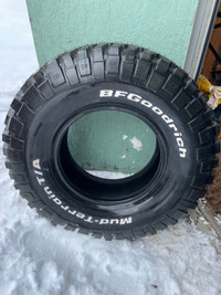 BFG KM2 Mud Tire - 285/75/r16