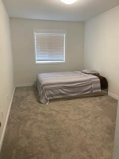 RENT A FEMALE. A BIG BEAUTIFUL BEDROOM WHIT BIG CLOSET ,IN A TOWNHOUSE , The bathroom is shared only...