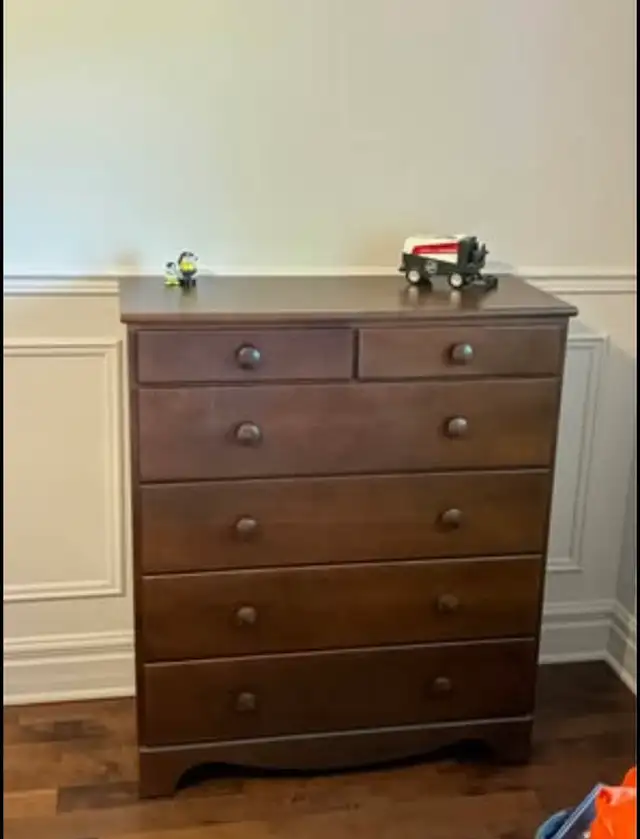 Set de chambre lit enfant - commode homme - bureau -table chevet in Beds & Mattresses in Laval / North Shore - Image 8