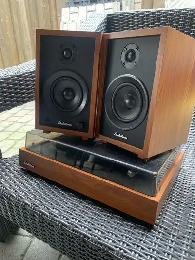 Electrohome Turntable with Bookshelf Speakers, View more