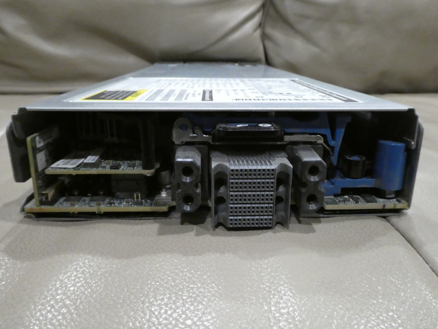 HP ProLiant BL460C Gen8 blade server 2xE5-2640v2 2.00GHz 8c CPUs in Servers in Markham / York Region - Image 2