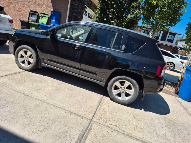 2015 Jeep Compass North 4x4 Clean Carfax in Cars & Trucks in Calgary - Image 3
