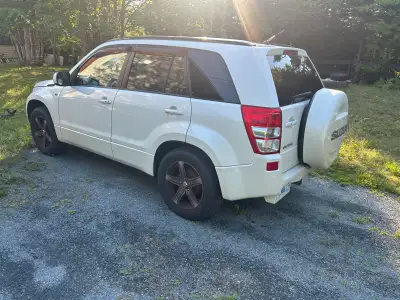 2008 Suzuki grand Vitara 4x4 Needs rocker panels and rear brakes Has rebuilt rear end. New front bra...