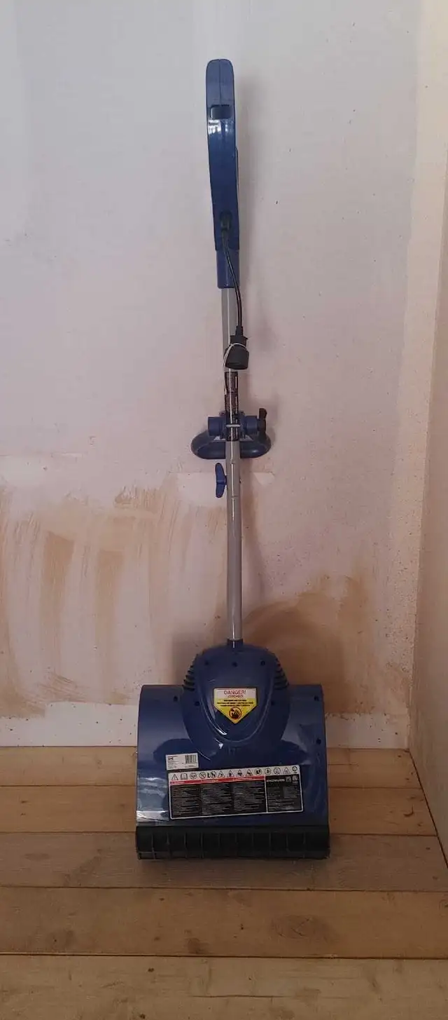 Snow Joe Snow blower in Snowblowers in Oakville / Halton Region - Image 3