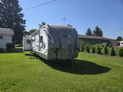 2014 Keystone Cougar XL Model 32 SAB. Interior has all been redone with new blinds and flooring with...