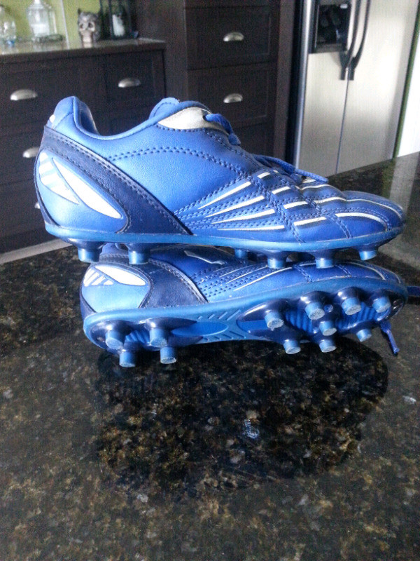 Soulier a crampon, soulier de soccer, spike pour football | Soccer |  Laval/Rive Nord | Kijiji