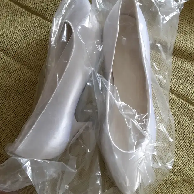 Women Vintage High Heel Shoes 1970's Brand New Satin Dyeable 7 in Women's - Shoes in Stratford - Image 2