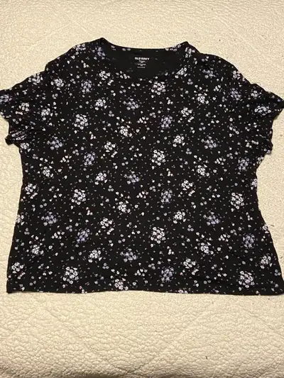 Women’s Old Navy T-Shirt Size XXL, View more