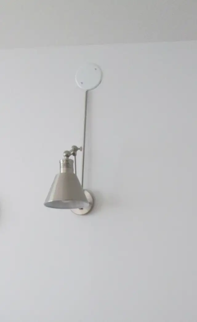 Lampe applique murale in Indoor Lighting & Fans in Trois-Rivières - Image 2