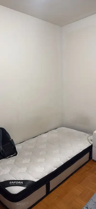 Hello, Sharing Bed space available in downtown Toronto near Jarvis & Carlton. 5 minutes walk to Yong...