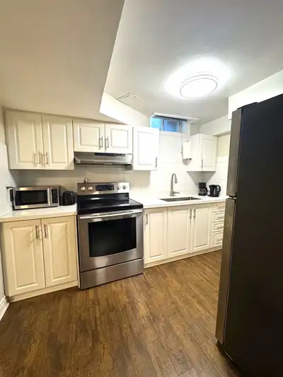 Fully Furnished Basement Apartment in East Credit Mississauga For Short Term Rent 2 Bedrooms, Den, 2...