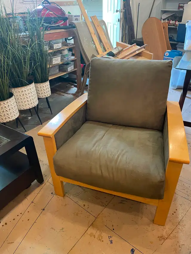 Pine love seat and chair in Chairs & Recliners in Bedford - Image 4