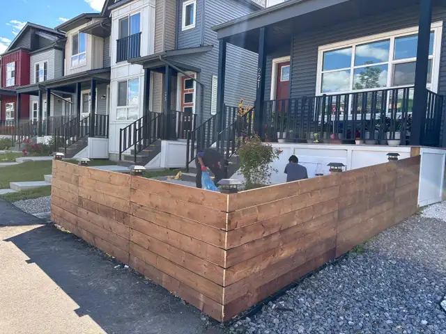 fence and deck576946697992949761